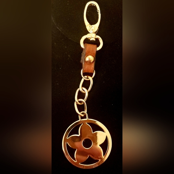 Accessories - Vintage flower keychain